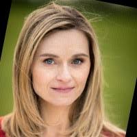 40+ profilů „Tina Cerna“