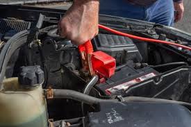 Hier zeige ich euch, wie man eine auto batterie ausbaut und eine neue einbaut. Autobatterie Wechseln Wie Geht Das Der E Pneu Blog