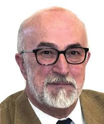 Uses and applications of georeferencing and geolocation in old cartographic  and photographic document management