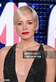 20.237 fotos e imágenes de alta resolución de Lily Alan