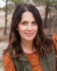 Lisa Whetzel's Instagram, Twitter & Facebook