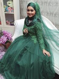Sedangkan warna merah muda (campuran merah dengan putih) atau kita kenal dengan warna pink dianggap melambangkan cinta dan romantisme. Tips Pilih Warna Baju Pengantin Sesuai Dengan Warna Kulit Baju Viral