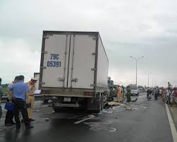 Nam sinh 22 tuổi (xã phước vân, huyện cần đước, long an) mắc tú anh. Tai Náº¡n Lien Hoan Co Gai 22 Tuá»•i Bá»‹ O To Tong Cháº¿t Bao NgÆ°á»i Lao Ä'á»™ng