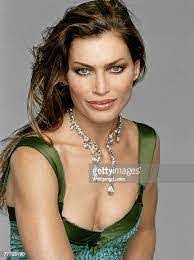 Claire Otis's Instagram, Twitter & Facebook