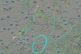 Een vliegtuig dat zaterdagmiddag is vertrokken vanaf maastricht aachen airport is na het opstijgen motoronderdelen verloren boven de plaats meerssen. Boeing 747 Die Brokstukken Verloor Cirkelde Nog Een Uur Bove Het Belang Van Limburg Mobile