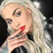 Mac Retro Matte Lipstick Ruby Woo Red Lipstick Lip Gloss Products For Blonde Hair Lip Product Soft H In 2020 Blue Eye Makeup Natural Makeup For Blondes Makeup Looks