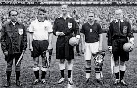 Możliwe, że i tak nie wpuszczą kibiców w bundeslidze. Mundial 1954 Pilkarski Final Uliczne Rozruchy Czarny Final Zlotej Jedenastki Polityka Pl