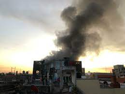 En 2017, el entonces director del metro de ciudad de méxico aseguró que la línea nació con problemas endémicos que no se van a solucionar nunca en. La Jornada Incendio En Subestacion Del Metro Un Muerto Y Seis Lineas Suspendidas