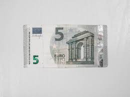 Dieses einfache herz aus eine geldschein kann mit allen (5, 10, 20, 50, 100) geldscheinen falten. Herzen Falten Aus Geldscheinen Diy Geschenk Fur Hochzeit Geburtstag