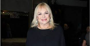 Απάντηση του φεστιβάλ αθηνών στην άννα φόνσου για ακύρωση παράστασης. Anna Fonsoy H Anna Fonsoy Pe8ane Kai Den Hr8e Kosmos In Gr