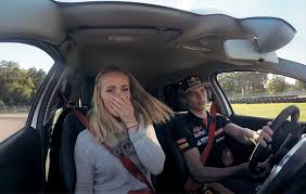 De vriendin van max verstappen heeft een driejarig contract getekend bij team aust motorsport. Vriendin Max Verstappen Vindt Rondje Meerijden Ook Een Beetje Eng Vk Magazine