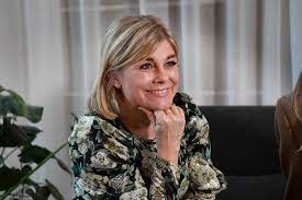 Artisten pernilla wahlgren slår upp dörrarna till sitt lyxiga hem på lidingö och bjuder in oss att följa hennes galna, roliga, röriga vardag fylld av kärlek, känslor och en aning kaos. Utaxx75q 5zqdm