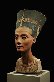 Despite being cast out of society and his family as a child, akhenaten is considered to be one of the world's most important religious innovators.as one of ancient egypt's most controversial and influential pharaohs, akhenaten's early reign was a time when egypt prospered. Akhenaton Et Nefertiti Un Couple Royal Moderne En Egypte Ancienne Blablaarts Brigitte Roussey