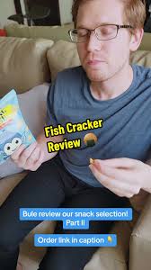 FIrst time trying out our fish cracker…How much would you rank it? 😛  #ssnak #snackreview #makananviral #unboxing #flyingfish #indonesiansnack  #biscuits #LezatnyaCookies