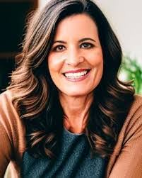 Laura Kris's Instagram, Twitter & Facebook