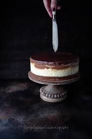 In una ciotola mescolate il formaggio spalmabile con il cioccolato perugina® granblocco fondente extra 50% sciolto e la gelatina. New York Style Cheesecake Al Cioccolato E Caramello Angela De Santis