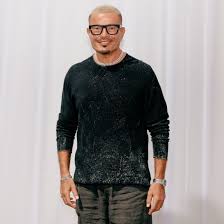 Image result for tbn:ThJbLJ9iWaHS_M::www.amrdiab.net/wallpapers/AmrDiab_Net_Kammel%2520(6).jpg