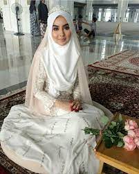 Tips For Looking Your Best On Your Wedding Day Luxebc Pengantin Gaun Pengantin Sederhana Foto Pengantin
