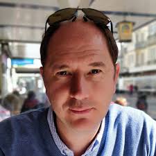 What are the differences between q35 and i440lx options for a guest vm?