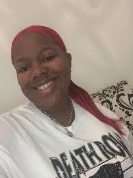 Dyed my hair pink for my 33rd birthday. And I love it 💕