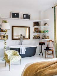 Bathtub In Bedroom And Purses As Decor Apartment For Young Woman In Rome 70 Sqm Photos Ideas Design Shelves In Bedroom Apartment Design Bathtub Design