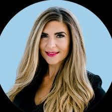 Kellie Casper's Instagram, Twitter & Facebook