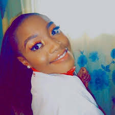 Lee Bee's Instagram, Twitter & Facebook