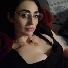 Holly Wicker (HollyLovez)