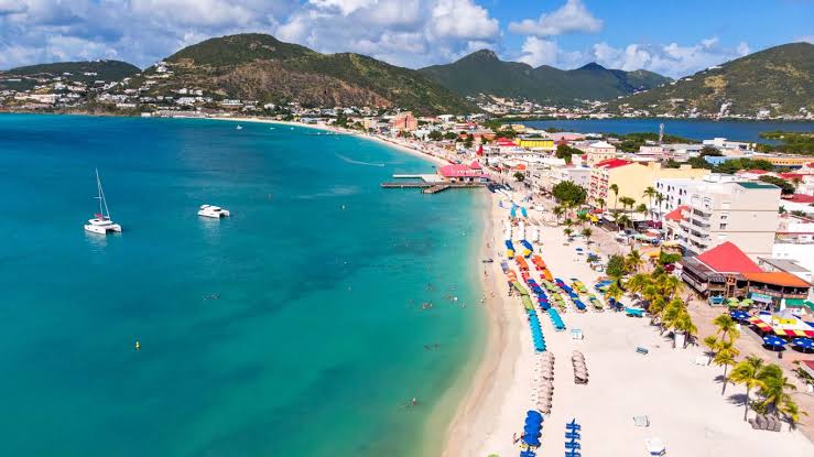 Great Bay Beach - St.Maarten Boardwalk