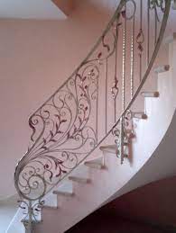 Cancello in ferro battuto forgiato e martellato realizzato interamente a mano dalla ferro battuto di prinzio srl. Http Www Diprinzio It Tld Www Diprinzio It Files Img Scala 20interna 20ferro 20battuto Jpg Scale In Ferro Battuto Scala In Ferro Ringhiera Per Scale