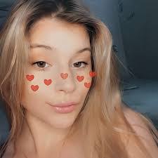 Marie Pletz's Instagram, Twitter & Facebook