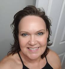 What hairstyle suits thinning hair for a 78-year-old woman?