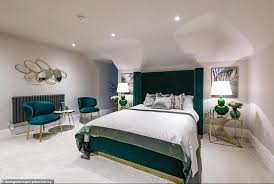 Before joining little mix, she worked as a waitress in pizza hut. Little Mix S Leigh Anne Pinnock And Fiance Andre Gray Put 4 95million Surrey Mansion On The Market Daily Mail Online