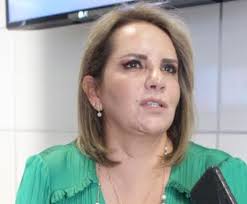 Navegando contra el cáncer»: Obra de Esther Cisneros para sensibilizar ante  flagelo de la enfermedad