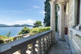 Da sitze ich nun und frage mich, warum ich mir das überhaupt antue. Villen Zum Verkauf Am Lago Maggiore Stresa Luxury Real Estate