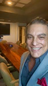 !Pasando a saludarles y desearles una linda tarde de Miércoles para todos!,  Vamos pa’encima y estamos goooozandoooo!!, @osvaldoriosalonso , 🎭🎬 🎞️  🎥🎭🎬 🎞️ , #actor #actorslife #netflix #telemundo ...