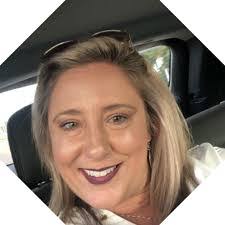 Gillian Thompson's Instagram, Twitter & Facebook