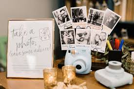 Hier zur der instax mini 9 camera : How To Set Up A Polaroid Guest Book Table At Your Wedding