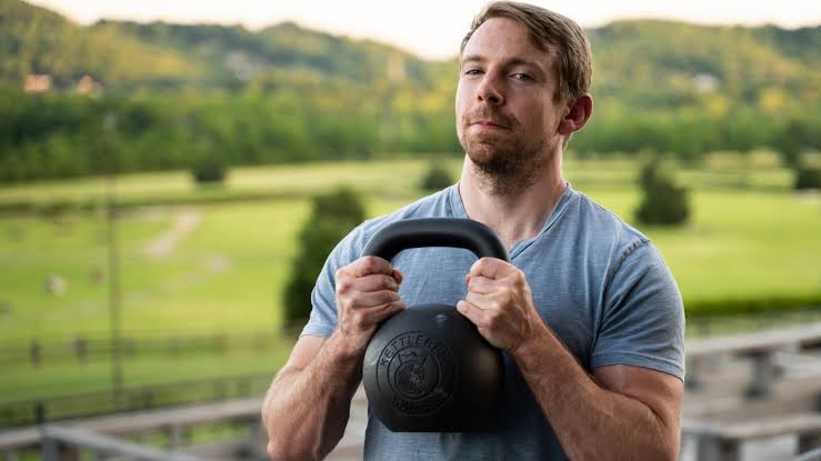 What are Kettlebells Good For? (And What Sizes To Start With) - Zack  Henderson Fitness