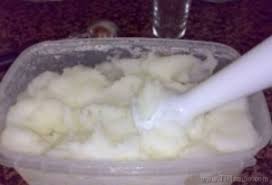 Devo dirvi che la granita al limone fatta in casa viene davvero perfetta, come la servono nei migliori bar, anche senza gelatiera. Granita Di Limone Fatta In Casa Ricettadoc It
