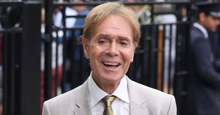 Cliff Richard shares his secrets to staying young as he appears at Wimbledon - Irish Mirror