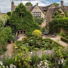 Burford Gardens Oxfordshire Cotswolds By Bob Radlinski Garden Tours Cottage Garden Dream Garden