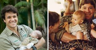 Последние твиты от bindi irwin (@bindiirwin). Steve Irwin S Daughter Bindi Gives Her Baby Her First Australia Zoo Khakis Bored Panda