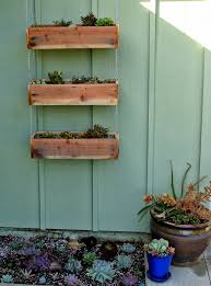 Bac A Fleurs En Bois De Palette 20 Idees Inspirantes A Faire Soi Meme Tuto Avec le retour des beaux jours, les enfants commencent à avoir envie de reprendre leurs droits dans le jardin. bac a fleurs en bois de palette 20