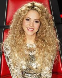 Shakira's official music video for 'she wolf'. Beauty Tips Celebrity Style And Fashion Advice From Instyle Shakira Hair Curly Hair Styles Curly Hair Styles Naturally