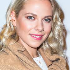 Inspire yourself from valentina pahde latest fashion and style trends, including valentina pahde wearing leather pants, leather dress, leather skirt, leather jacket and more. Alles Was Zahlt Star Cheyenne Pahde Wie Zwillingsschwester Valentina Neue Frisur Bunte De
