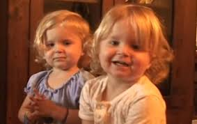 Daddy Teaches His Twin Daughters To Pray — Their Version Of 'Our Father' Is  Precious