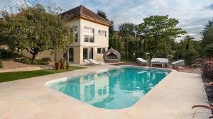 Allestimento Piscina Idee E Consulenza D Arredo Per Un Area Attrezzata A Bordo Vasca