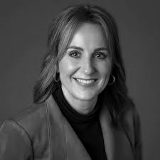 Shelley Simpson's Instagram, Twitter & Facebook