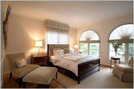 10 أفكار لتخصيص خلفية السرير بالنوافذ في غرفة النوم